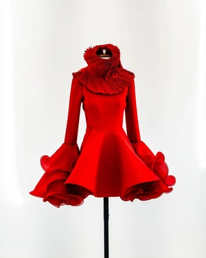 McQueen AW 2025: Новая коллекция с плиссировкой | Новости сайта