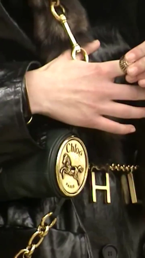  Бэкстейдж примерок перед показом Chloé Winter 2025  