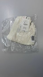 Zara ФУТБОЛКА С V-ОБРАЗНЫМ ВЫРЕЗОМ Oyster-white | 3431/634/251