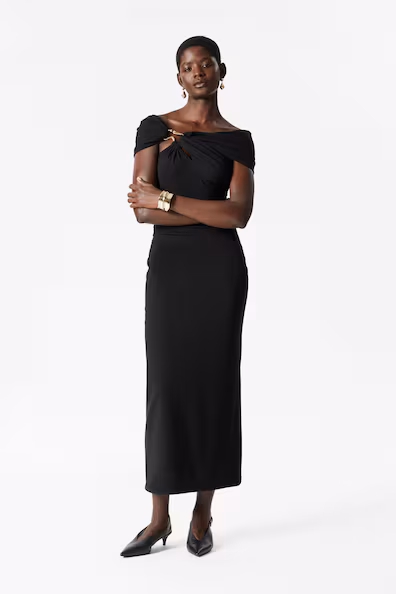 VESTIDO MAXI COM OMBROS DESCOBERTOS