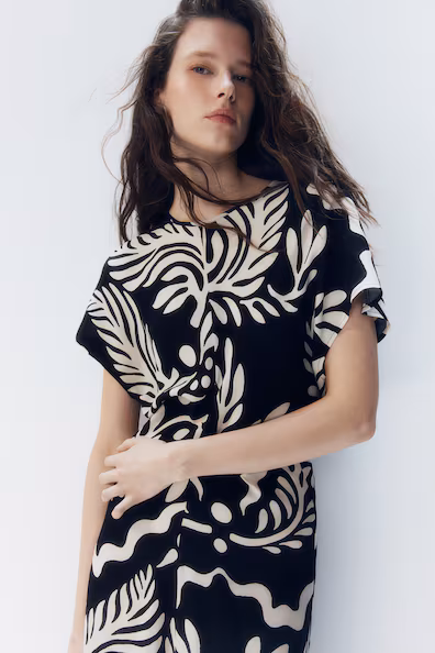 VESTIDO COM CINTURA CINGIDA