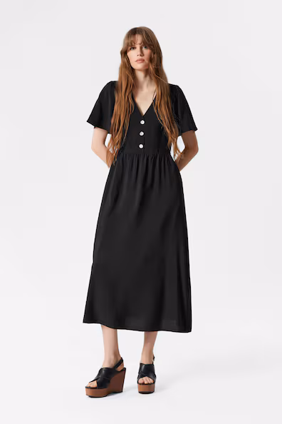 VESTIDO MIDI COM MANGAS ESVOAçANTES