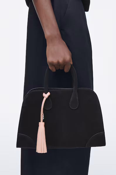 CHARM DE BOLSA DE COURO COM FRANJAS