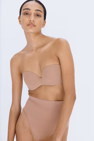С бретелью BALCONETTE из микрофибры с поролоновыми чашками