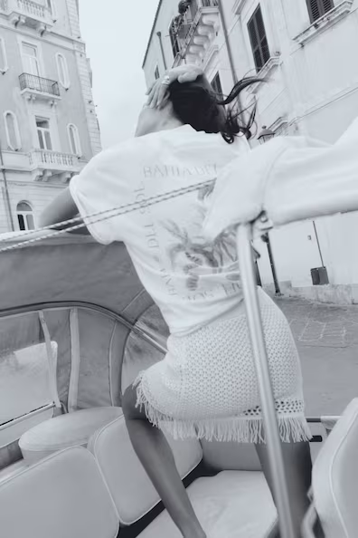 Юбка из мягкой вязаной ткани с отделкой бахромой