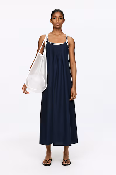VESTIDO COM ATILHOS NAS COSTAS