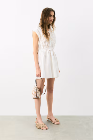 VESTIDO EM POPELINA COM CORDõES DE AJUSTE