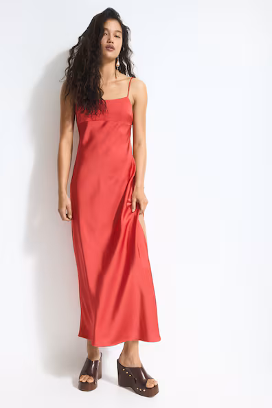 VESTIDO COMPRIDO COM ATILHOS