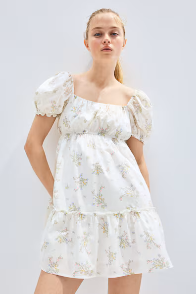 VESTIDO COM FOLHOS
