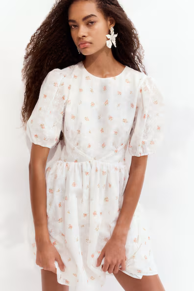 VESTIDO BORDADO COM COSTAS ABERTAS
