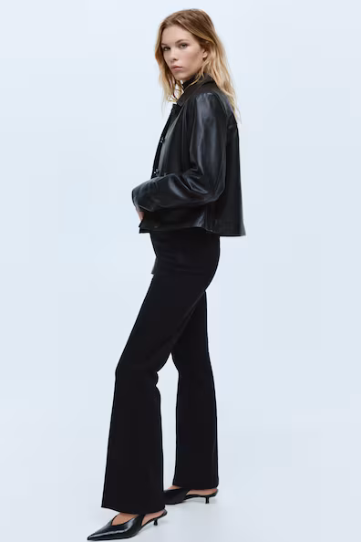 Джинсы с высокой посадкой и расклешенным низом