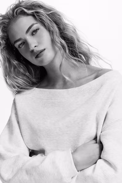 Свитшот с одним открытым плечом