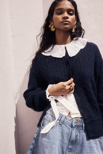 Трикотажный свитер с плетеными узорами