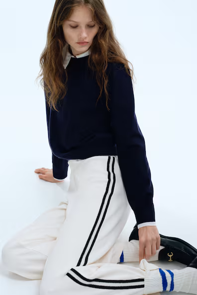 Свитер с рукавами с объемными плечами