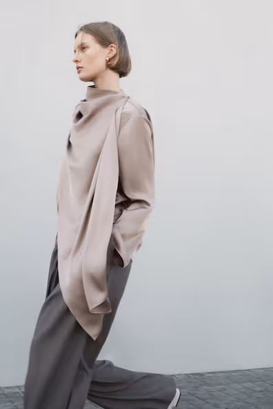 Блузка из атласа с шарфом- Заказать в России