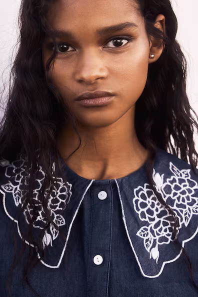 Блуза из джинсы с вышитым воротником- Заказать в России