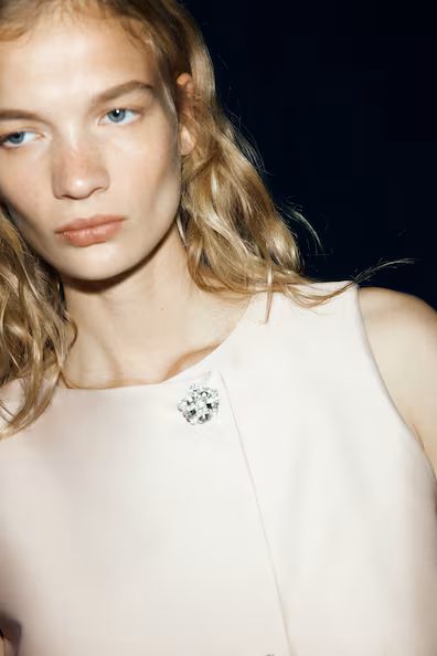 Жилет с асимметричным фасоном- Заказать в России