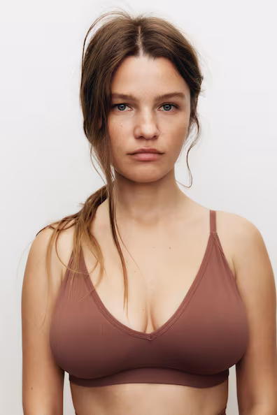 Мягкий бюстгальтер с поролоновыми вставками без швов