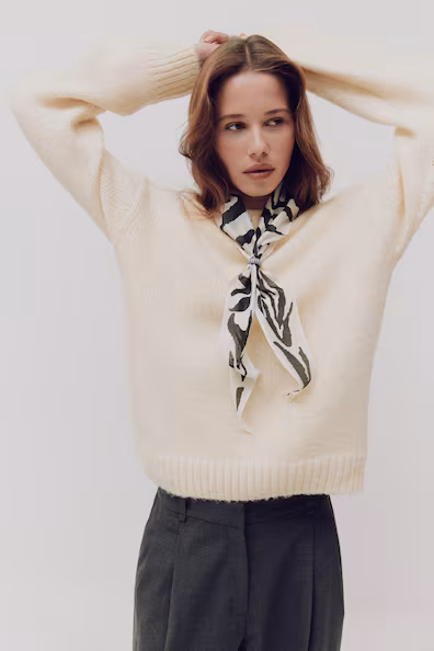 Шарф для шеи с деталями бусин