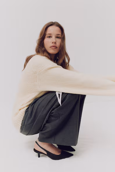 Туфли на каблуке котенок с открытым пяткой из замши- Заказать в России