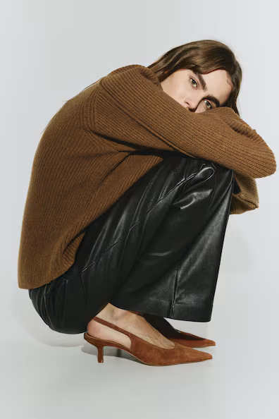 Босоножки на высоком каблуке из замши с открытым задником- Заказать в России