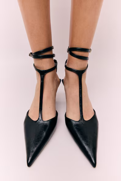 Босоножки на высоком каблуке с ремешком