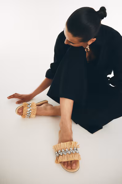 Сандалии с кристаллами