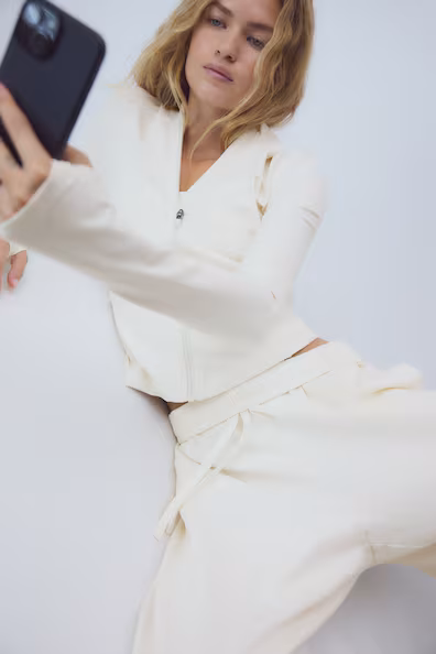 Толстовка с капюшоном для спорта с технологией SOFTMOVE™- Заказать в России