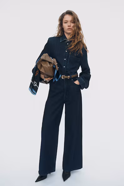 Рубашка из джинсовой ткани с украшением на плечах- Заказать в России