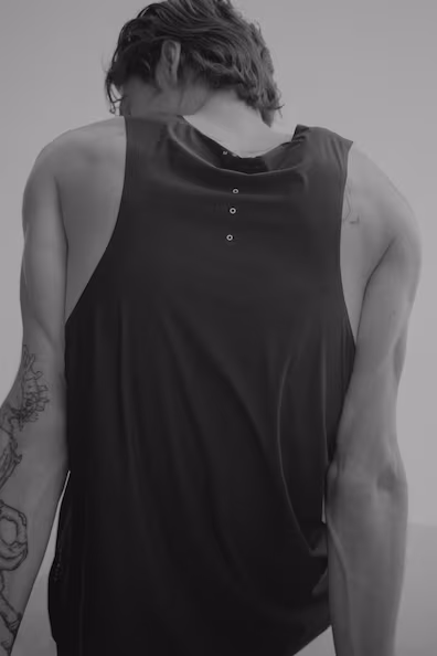 Топ для бега REGULAR FIT с технологией DRYMOVE™- Заказать в России