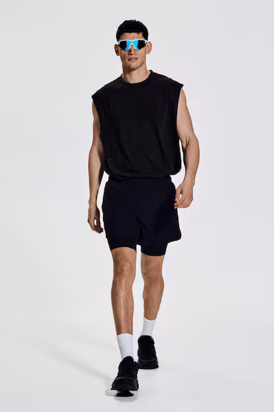 Двухслойные спортивные шорты с технологией DRYMOVE™- Заказать в России