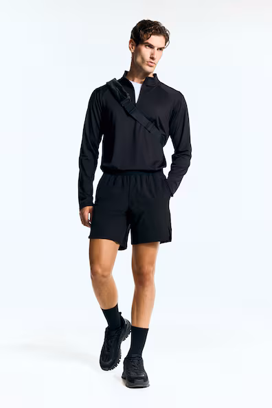 Спортивные шорты средней длины с технологией DRYMOVE™