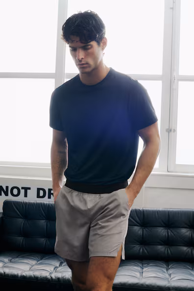 Шорты для спорта средней длины с технологией DRYMOVE™- Заказать в России