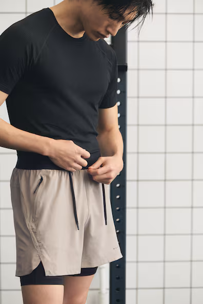 Спортивные шорты с двойным слоем и DRYMOVE™- Заказать в России