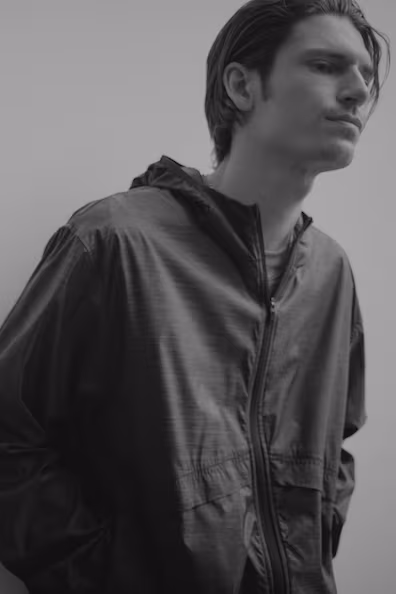 Спортивный куртка LOOSE FIT с водоотталкивающим покрытием- Заказать в России