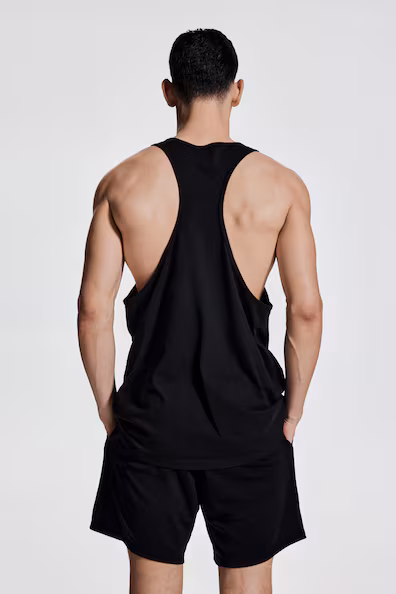 Топ для спорта с технологией DRYMOVE™ стандартного кроя