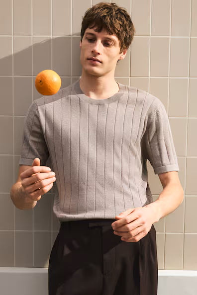 Футболка из хлопкового трикотажа стандартного кроя