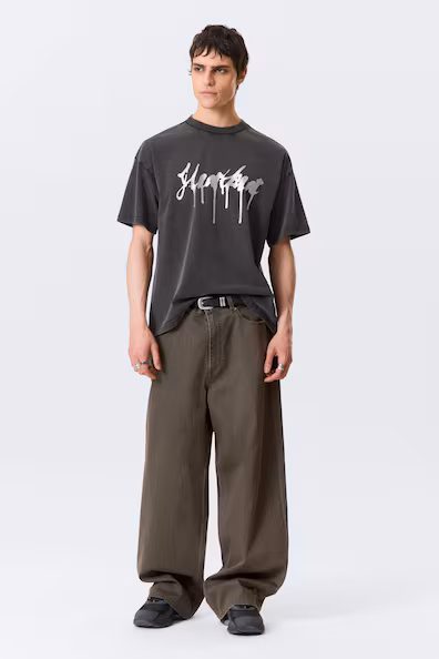 Футболка BOXY с графическим принтом- Заказать в России