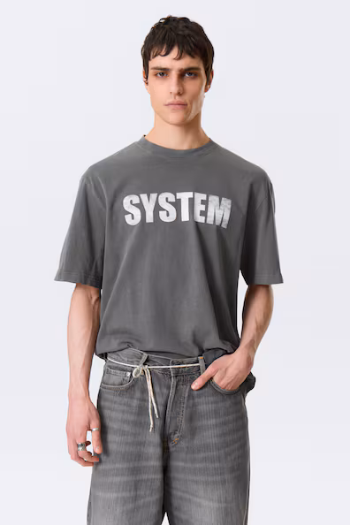 Футболка с графическим принтом в свободном стиле- Заказать в России