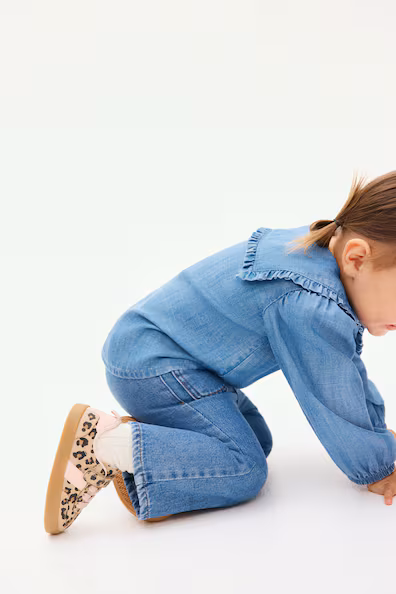 Джинсы с расклешенными штанинами- Заказать в России