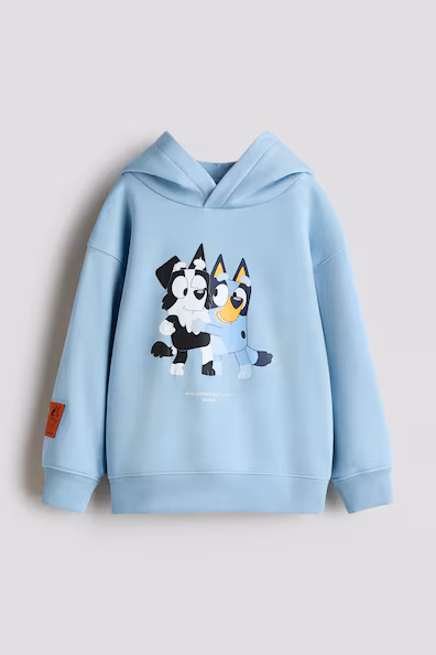 Худи с капюшоном и принтами