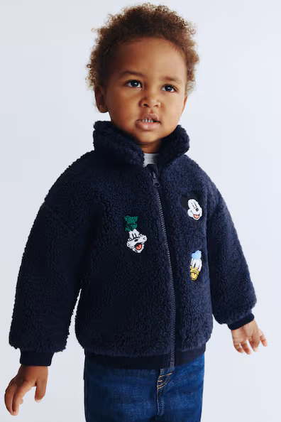 Утепленный пальто из меха с вышитыми мотивами