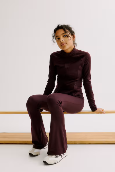 Леггинсы для спорта с расклешенными штанинами из ткани с технологией DRYMOVE™- Заказать в России