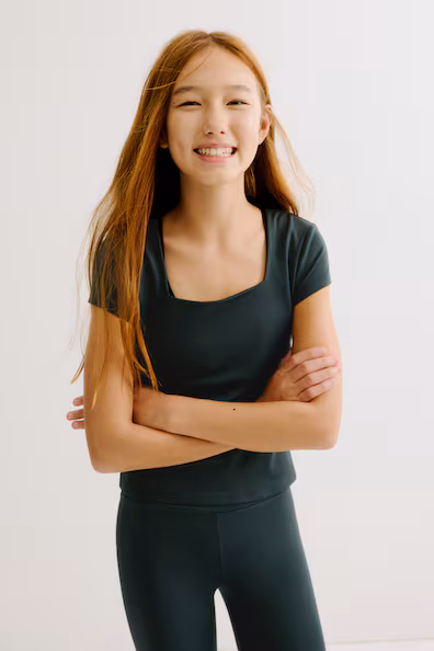 Топ для занятий спортом с квадратным вырезом и технологией DRYMOVE™- Заказать в России