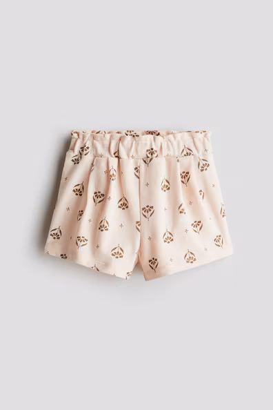 Шорты в бело-розовом цвете с цветочным принтом- Заказать в России