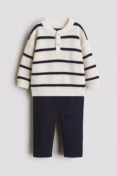 Комплект из свитшота и штанов чинос- Заказать в России