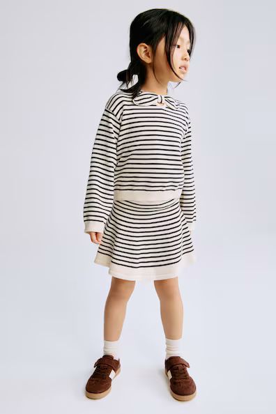 Комплект свитера и юбки- Заказать в России