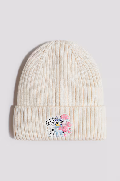 Шапка из вязаного рубчика с принтом