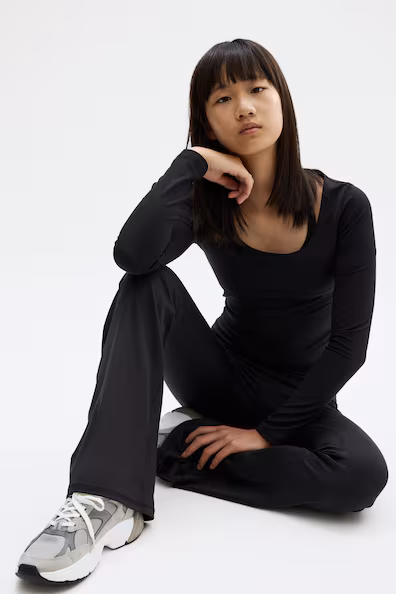 Спортивные леггинсы с расклешенным низом и DRYMOVE™- Заказать в России