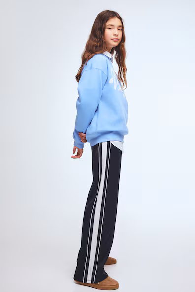 Спортивные брюки с широкими брюквами